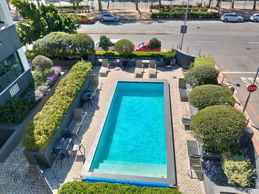 To Let 2 Bedroom Property for Rent in Green Point Western Cape